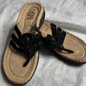 Earth‎ Spirit Women's Black and Beige Sandals